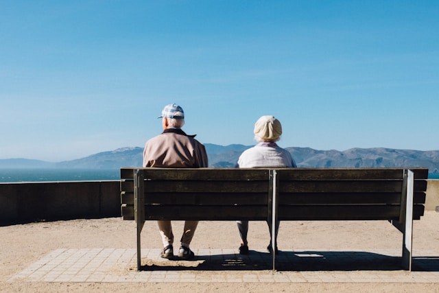 Jak pomoci seniorům zvládnout život v domácnosti?